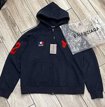 prokat paltar: Məhsul: Qara rəngli kapüşonlu zipli svitşört Xüsusiyyətlər: - Ön — 1