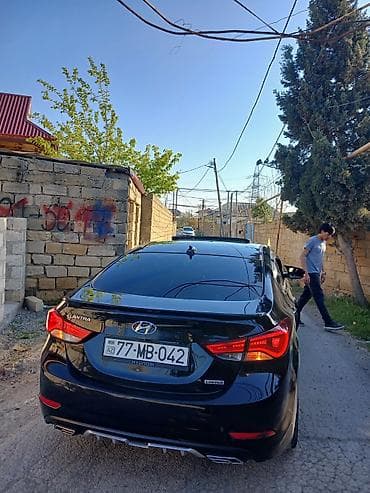 Hyundai Elantra: 1.8 l | 2015 il Sedan — 3