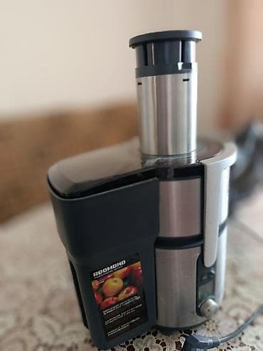 Техника для напитков: Соковыжималка Redmond, Центробежная — 1