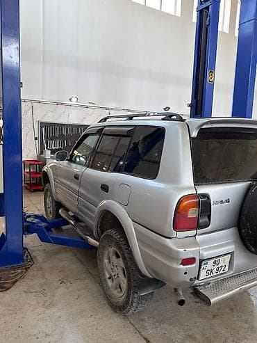 yalquzaq moto: Toyota RAV4 avtomobili. Ekatek mator remen qırılıb. il-1996 — 3