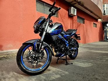 mataskilet: Bajaj 200 sm3 — 3