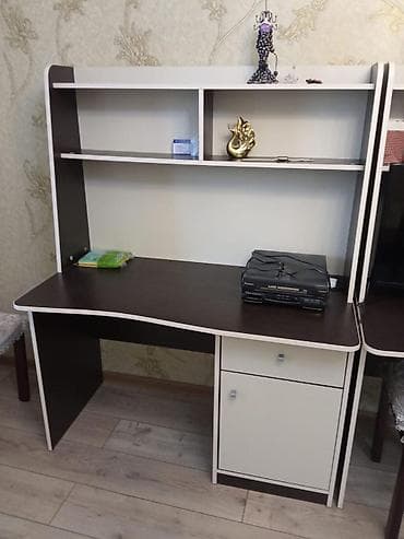 Yazı masasi 2 denedir onunda qiymeti 70 mn.qarayev.sehlat — 1