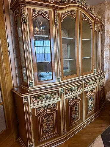parca skaf: Klassik üslubda taxta vitrin-büfə - Material: təbii ağac, cilalı səth — 2