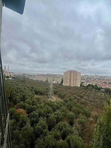 studio menziller: Ev 9 mkr 65/61 nomreli aftobusun son dayancagi terefde yerlesir — 1