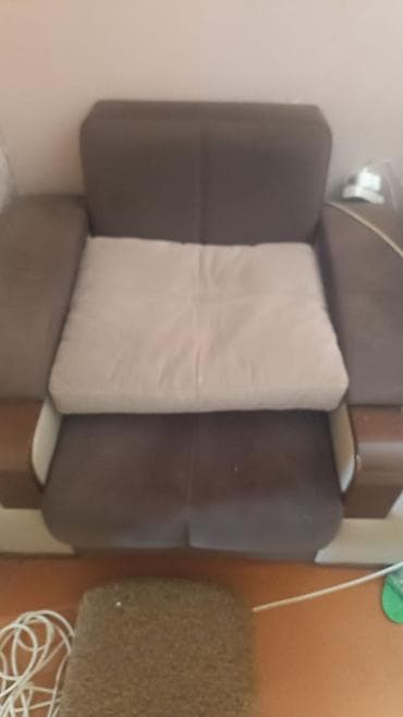 masa ve stullar: İşlənmiş, Kreslo, Parça — 1