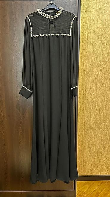 elbiseler: Qara şifon maxi don Despinodan alinib.400azn e. 200manata satilir. - — 2