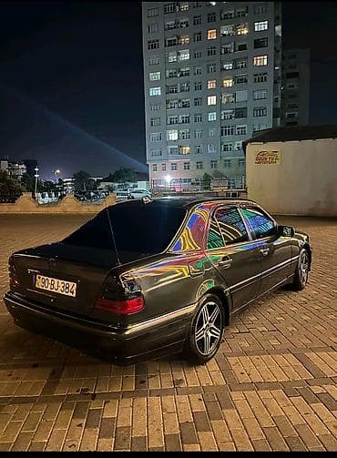 Mercedes-Benz S-Class sedan (W140) – qara rəng, 4 qapı, arxa — 3