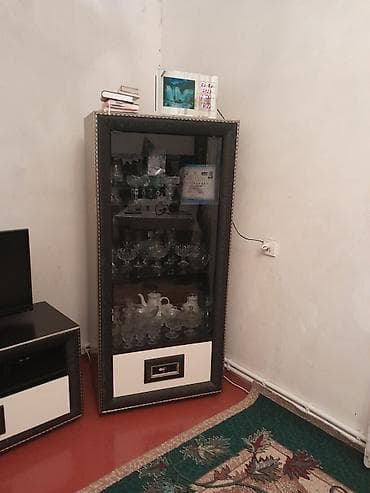 Qonaq otağı mebel dəsti Tərkibi: - Şüşə vitrini olan bufet/servant