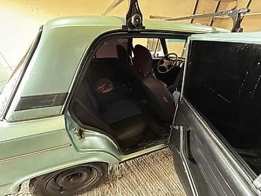 2107 qara: VAZ 2106 sedan — açıq mavi rəngdə, qara təkər diskləri ilə. Klassik — 8