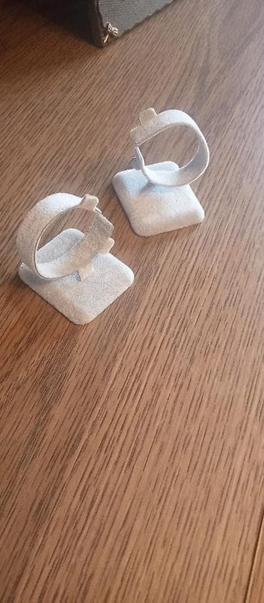 Zərgərlik üçün vitrin stendləri – 2 ədəd1 ədəd 0.50 qəp - Material