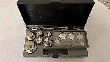 qapan terezi satilir: Laboratoriya tərəzi üçün dəqiqlik çəkiləri dəsti Ювелирные весы - — 1