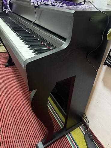 işlənmiş piano: Rəqəmsal pianino – klassik korpusda, 88 klavişli tam ölçülü klaviatura — 4