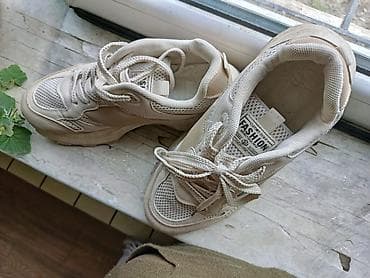 Qadın geyimləri: Bej rəngli uniseks idman ayaqqabısı - Model: “FASHION – Clothes — 3