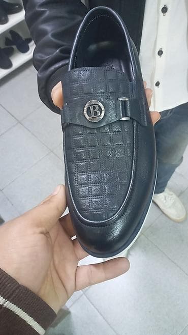 kiwi geyimi: Kişi geyim və aksesuarları dəsti - Klassik üslublu kişi mokasinləri — 1