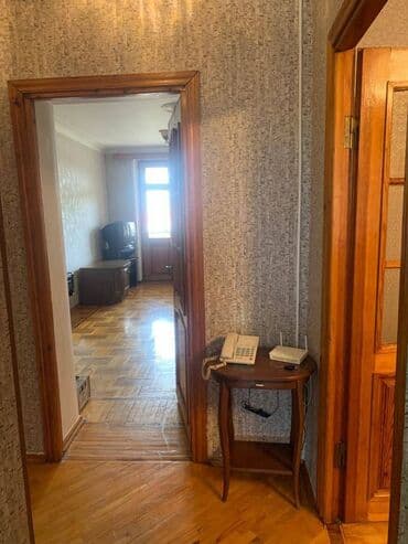 qarayev obyekt: Qaraev metrosuna yaxin 5 mertebeli binanın 5-ci mərtəbəsində — 12