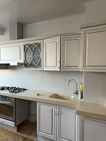 Klassik dizaynlı mətbəx mebeli dəsti - Rəng: açıq krem/boz tonlarda