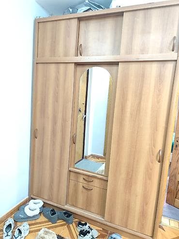 boyuk dolab: İşlənmiş, 3 qapılı, Güzgülü, Qəhvəyi, Digər material, Açılan, Düz dolab — 1