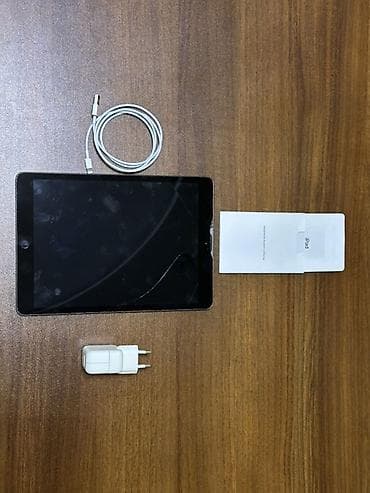 Apple iPad planşet dəsti Məhsul: - Apple iPad (Space Gray rəng, arxa