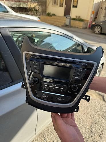 ikinci el televizyon: Hyundai Elantra 2014 Amerkankanin uzerinden cixma orginal manitordur — 1