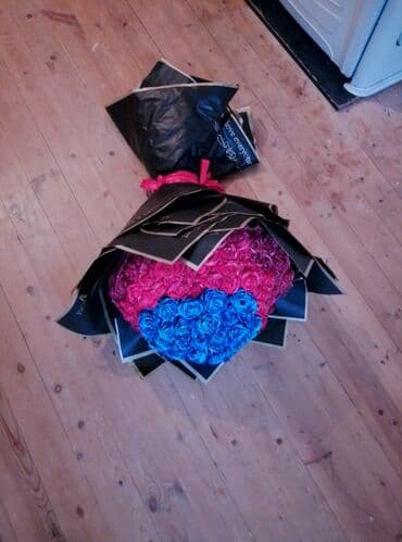 подарок на 8 марта: Güllərdən hazırlanmış böyük buket - Dizayn: dairəvi kompozisiya — 1