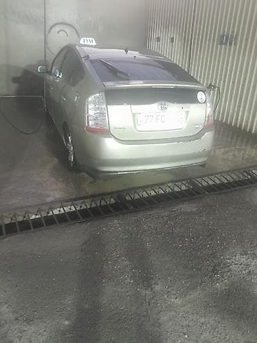 vaz2107 satisi: Toyota Prius hibrid sedan - Model: Toyota Prius (2-ci nəsil, təxminən — 1