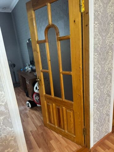 col qapilari qiymetleri: Şüşəli taxta otaq qapısı,4ədəddir 1nin şüşəsi qırıqdır dəyişmək — 3