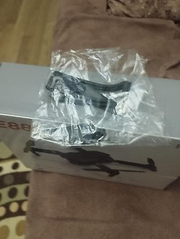 samsung s10 plus 2 el: E88 qatlanan dron + pult Xüsusiyyətlər: - Qatlana bilən korpus — 2