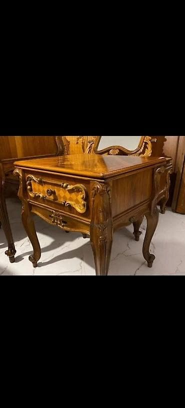 Klassik üslubda taxta yataq otağı dəsti Ruminiya D10 Tərkibi: - Böyük — 4