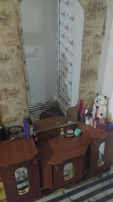 stol stul ikinci el: Güzgülü şkaf. işlənmişdir. 2ci əl kimi satılır — 1