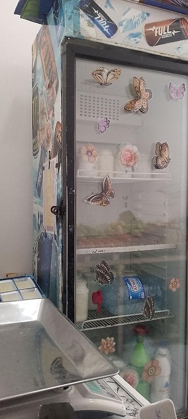 Avadanlığın icarəsi: Satılır: Şüşə qapılı, dik tipli vitrin soyuducu Xüsusiyyətlər: - — 2