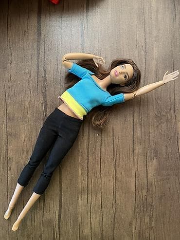 barbie oyuncaqları: Hərəkətli oynaq sistemli moda kuklası - Realistik simalı, uzun — 3