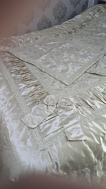 yastık: Yataq üçün İşlənmiş rəng - Qızılı Yataq örtüyü, Ünvandan götürmə — 5