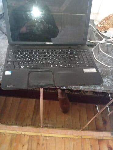 Modemlər və şəbəkə avadanlıqları: Toshiba noutbuk – Satellite seriyası - Ekran: təxminən 15.6" parlaq — 5