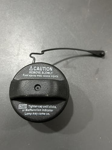 teker 225 45 17: Toyota Prius 20 Gövdə yanacaq çəninin qapağı — 3