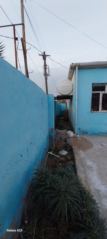 Kirayə evlər: Satılır: həyət evi - Geniş, hasarlı həyət: dəmir darvaza, betonlanmış — 19