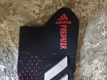 predator: 2ci əl Adidas Predator futbol əlcəyi. Qara-qırmızı rəng kombinində — 3