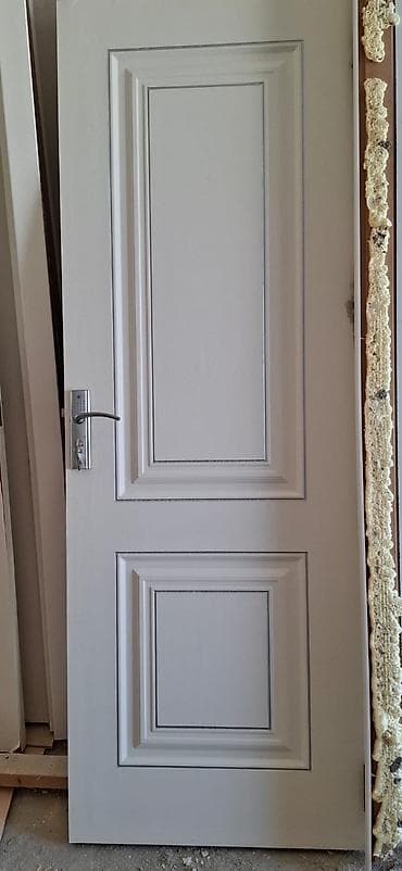 qulp: Ağ rəngdə klassik dizaynlı otaq qapısı - Material: ağac əsaslı — 2