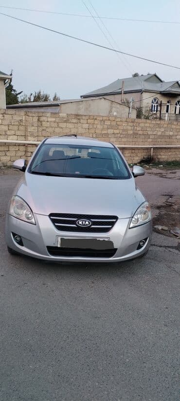 Kia Cee’d, gümüşü rəngli hetçbek. Xarici: - Orijinal Kia radiator lalafo.az -da Kia Cee’d, gümüşü rəngli hetçbek. Xarici: - Orijinal Kia radiator