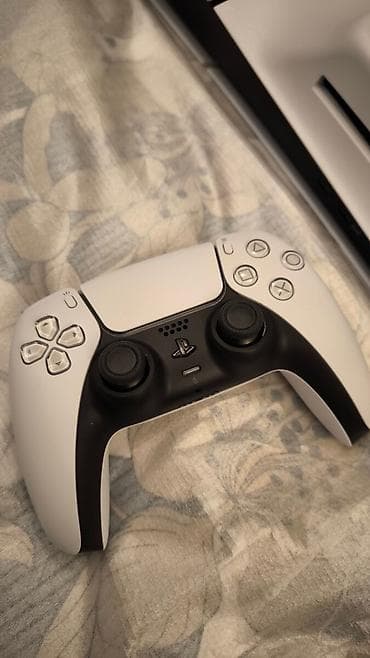 ps5 slim: Playstation 5 Slim (1TB), noyabrda nağd Playroomdan alınıb. 1 illik — 3