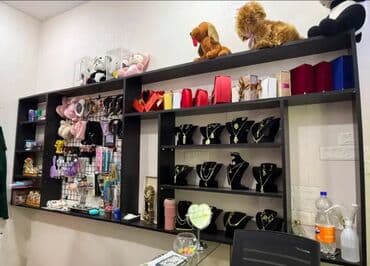 demir şkaf: Vitrin polkalə şkaf 3.5m setka və dəmir asılqanlar da var — 1