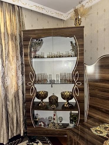 ikinci əl künc divan: Qonaq otağı üçün vitrinli mebel dəsti Az işlenilib köç edildiyi ucun — 3