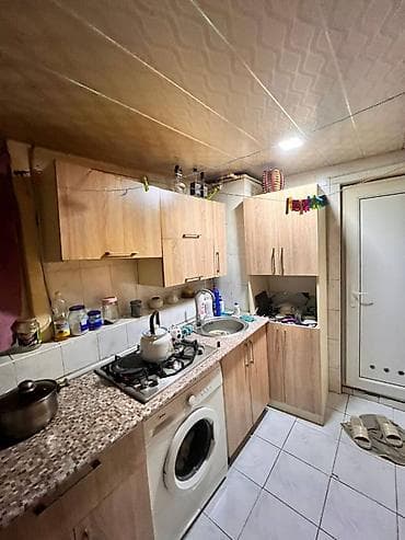 room: Səbail rayonu Talstoy kücəsi Maqdonels-ə yaxın 2\1-ci mərtəbəsində 1 — 5