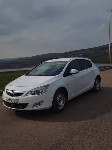 Kommersiya nəqliyyat vasitələri: Opel Astra: 1.4 l | 2010 il 352000 km Sedan — 2