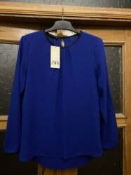 qadın geyimləri və qiymətləri: Qadın geyimləri – 2 fərqli model 1) Ağ bluz: - Yumşaq, axıcı parça - — 20