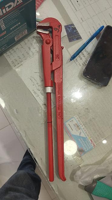 Mexaniki əl alətləri: Qırmızı boru açarı – CHROME VANADIUM 14” - Material: Chrome Vanadium — 1