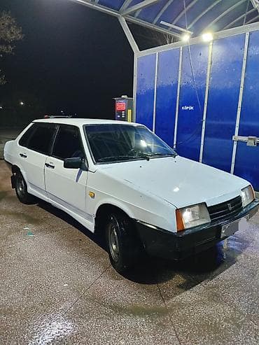 Aksesuarlar və tüninq: VAZ 21099, ağ rəng, sedan kuzov. Xarici xüsusiyyətlər: - Orijinal — 1