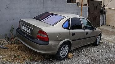 Opel Vectra: 1.8 l | 1996 il 99451655 km Sedan