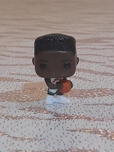 Mini basketbolçu fiquru - Kolleksiya üçün kiçik ölçülü vinyl fiqur -