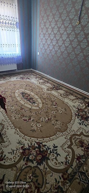 xalca dezgahi: Klassik üslublu xalça - Naxış: mərkəzdə oval medalyon, çiçək — 1