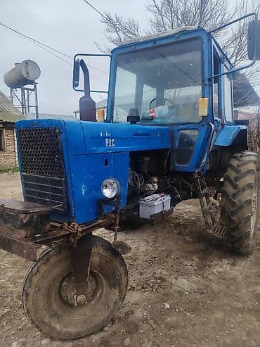 Digər nəqliyyat: Traktor Belarus islek veziyyetde otur sür — 2